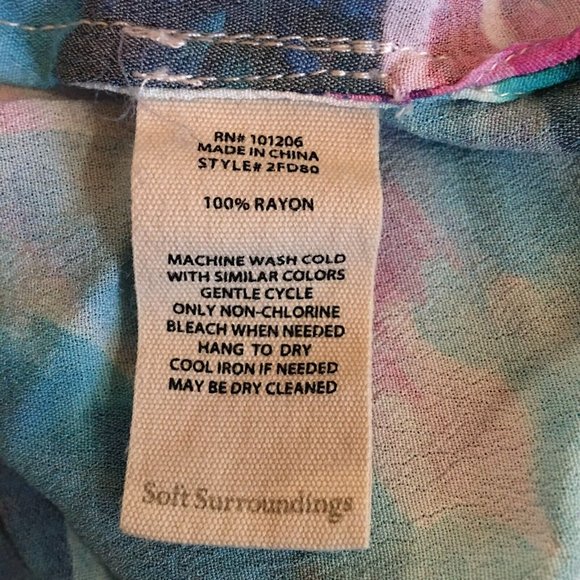 Soft Surroundings Ursa Tunic M Medium Colorful Rayon Blouse Pleat Details V Neck - Picture 5 of 5